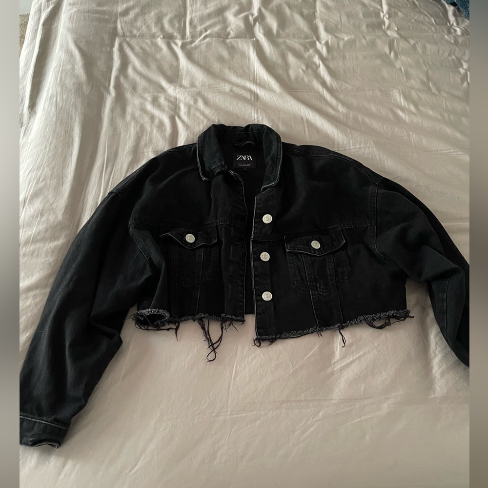 Zara cropped denim jacket in black